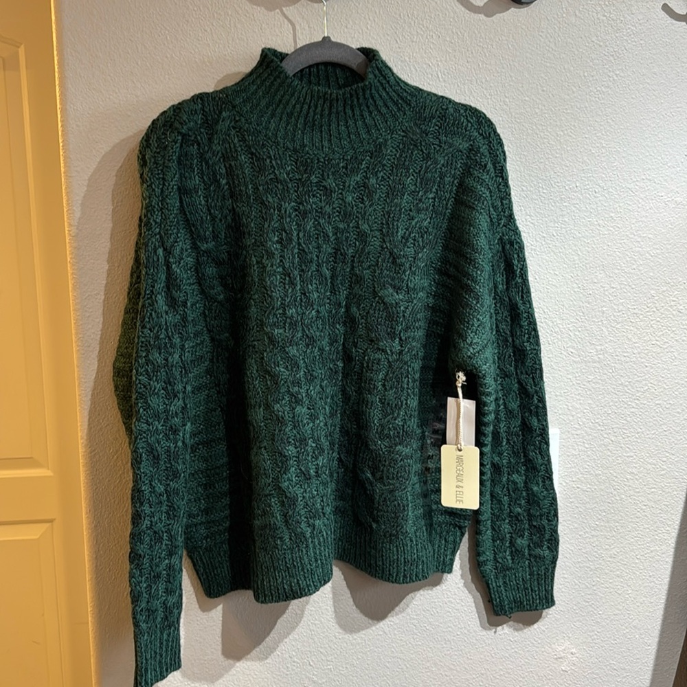 NWT green cable knit sweater 
Margaux & Ellie brand 
Woman’s size M